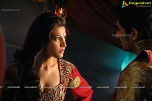 Anaganaga O Dheerudu Shruti Haasan Siddharth Romantic Photos