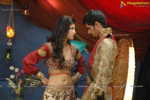 Anaganaga O Dheerudu Shruti Haasan Siddharth Romantic Photos