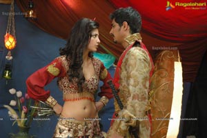 Anaganaga O Dheerudu Shruti Haasan Siddharth Romantic Photos