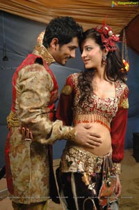 Anaganaga O Dheerudu Shruti Haasan Siddharth Romantic Photos