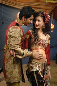 Anaganaga O Dheerudu Shruti Haasan Siddharth Romantic Photos