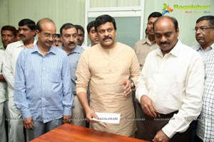 KL Narayana gives 10 Lakhs Check to Chiranjeevi