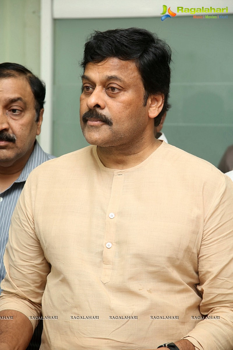 KL Narayana gives 10 Lakhs Check to Chiranjeevi