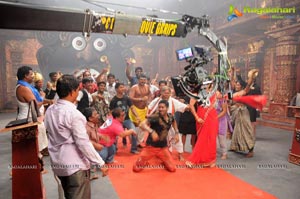 Manushulatho Jagratha Working Stills