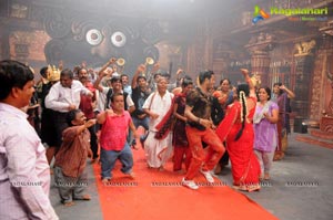 Manushulatho Jagratha Working Stills