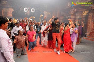 Manushulatho Jagratha Working Stills