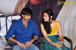 Gopichand and Taapsee at Saahasam Show to Students