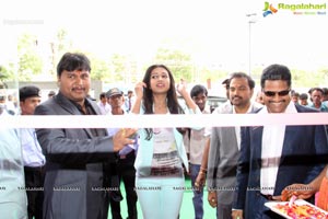 Catherine Tresa inaugurates Big C at KPHB Colony, Hyderabad