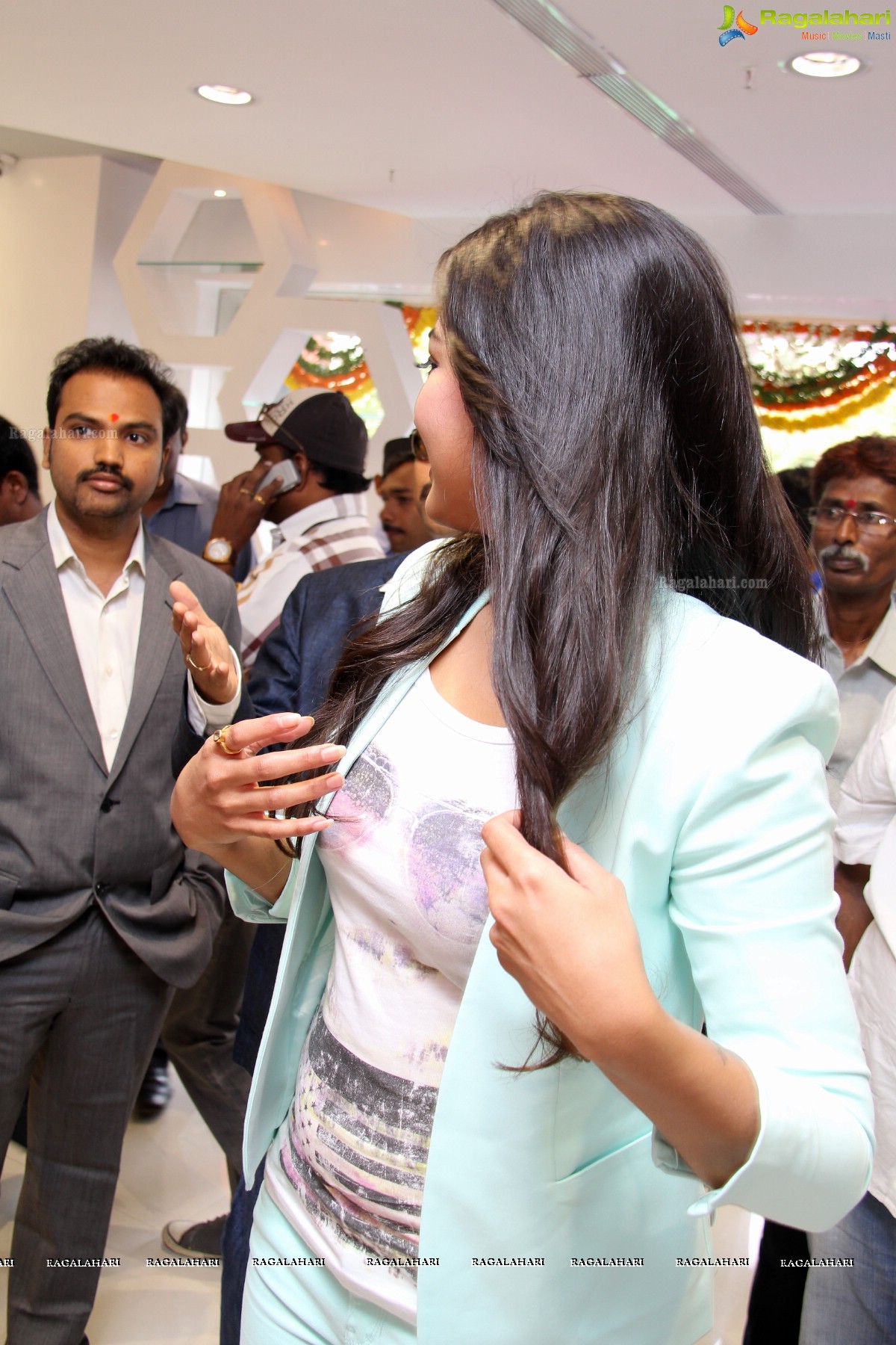 Catherine Tresa inaugurates Big C at KPHB Colony, Hyderabad