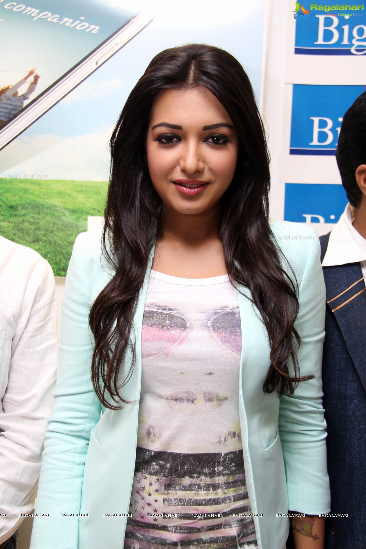 Catherine Tresa inaugurates Big C at KPHB Colony, Hyderabad