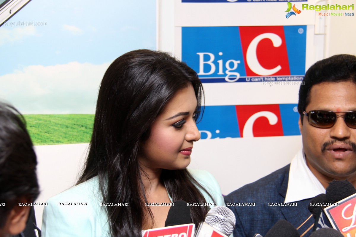 Catherine Tresa inaugurates Big C at KPHB Colony, Hyderabad