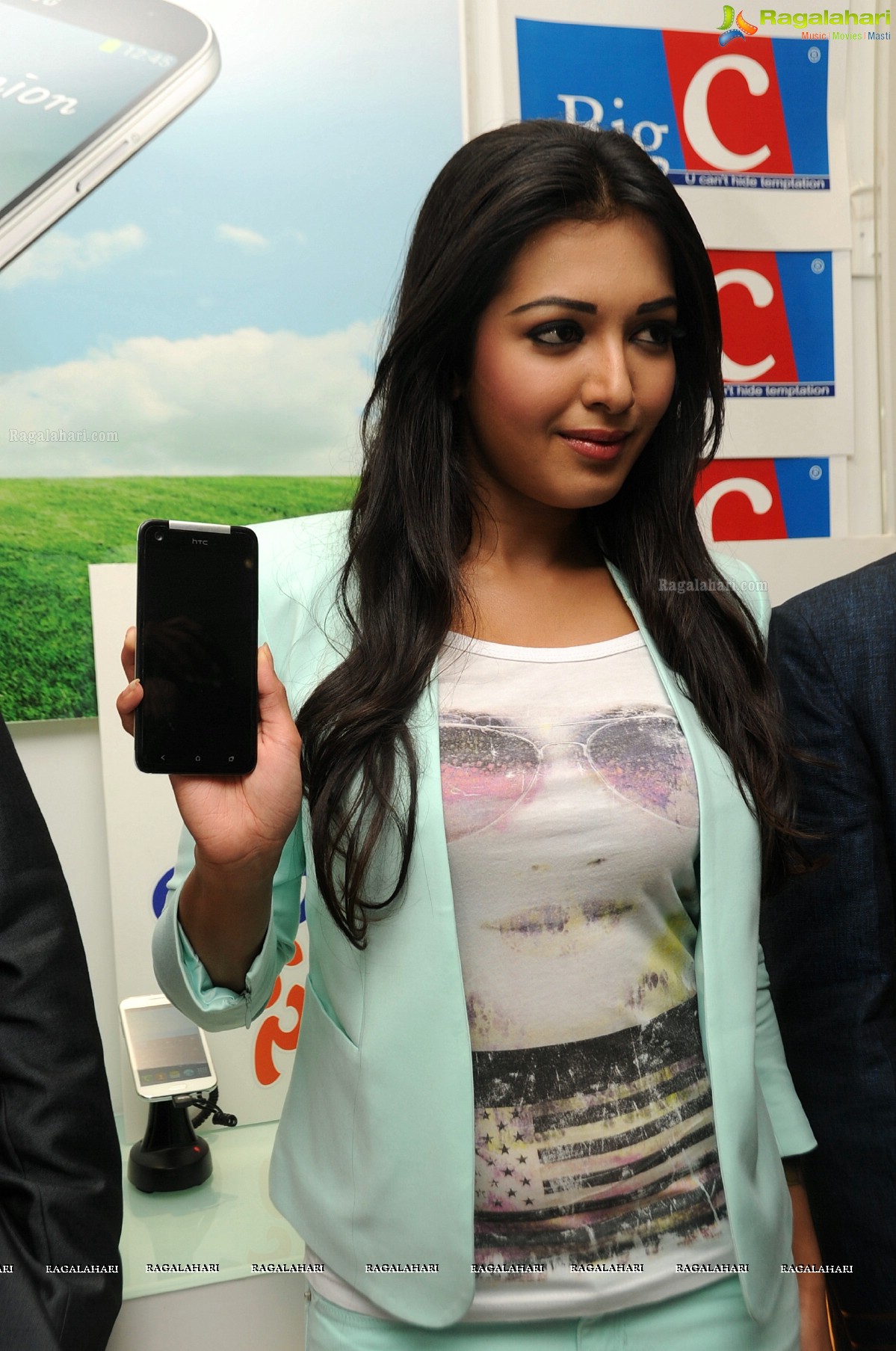 Catherine Tresa inaugurates Big C at KPHB Colony, Hyderabad