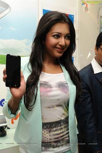 Catherine Tresa inaugurates Big C at KPHB Colony, Hyderabad