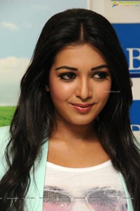 Catherine Tresa inaugurates Big C at KPHB Colony, Hyderabad