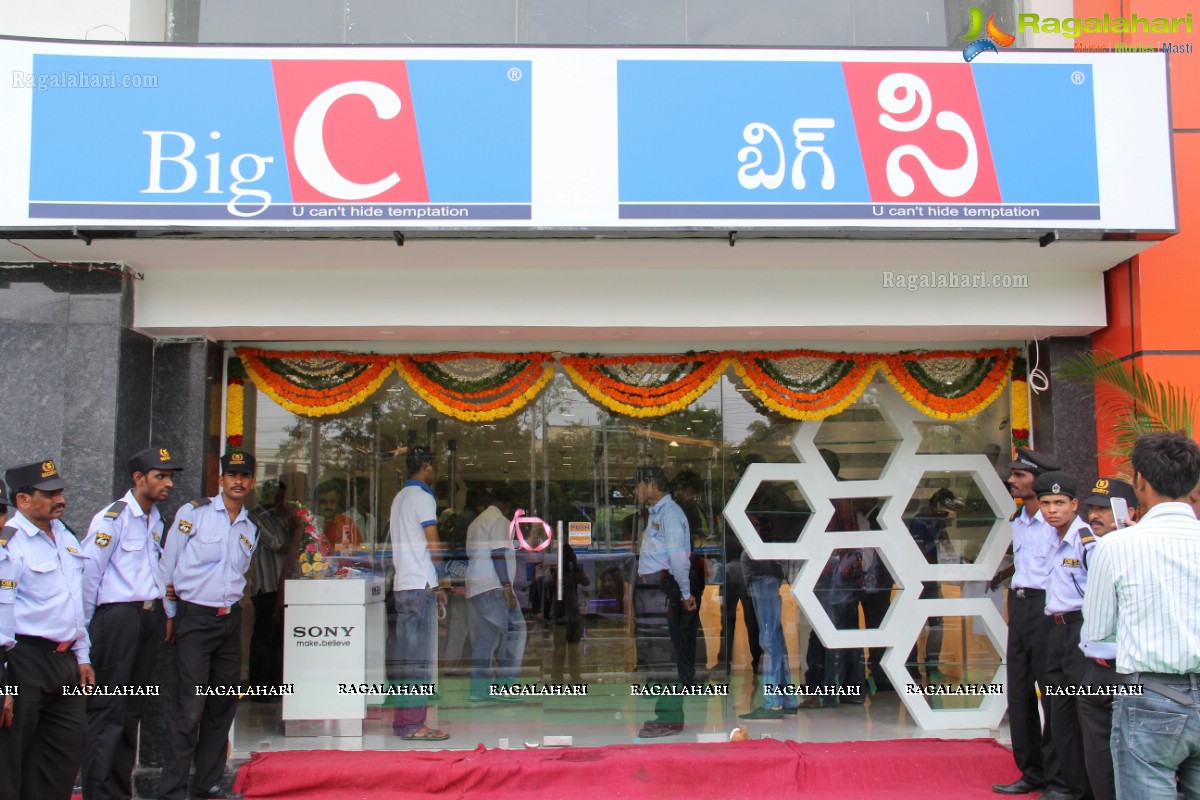 Catherine Tresa inaugurates Big C at KPHB Colony, Hyderabad