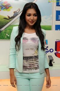 Catherine Tresa inaugurates Big C at KPHB Colony, Hyderabad