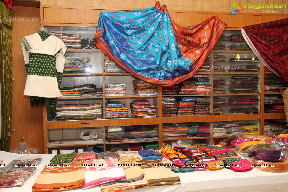 Diksha Panth inaugurates Handloom Weavers Mela at Abids, Hyderabad