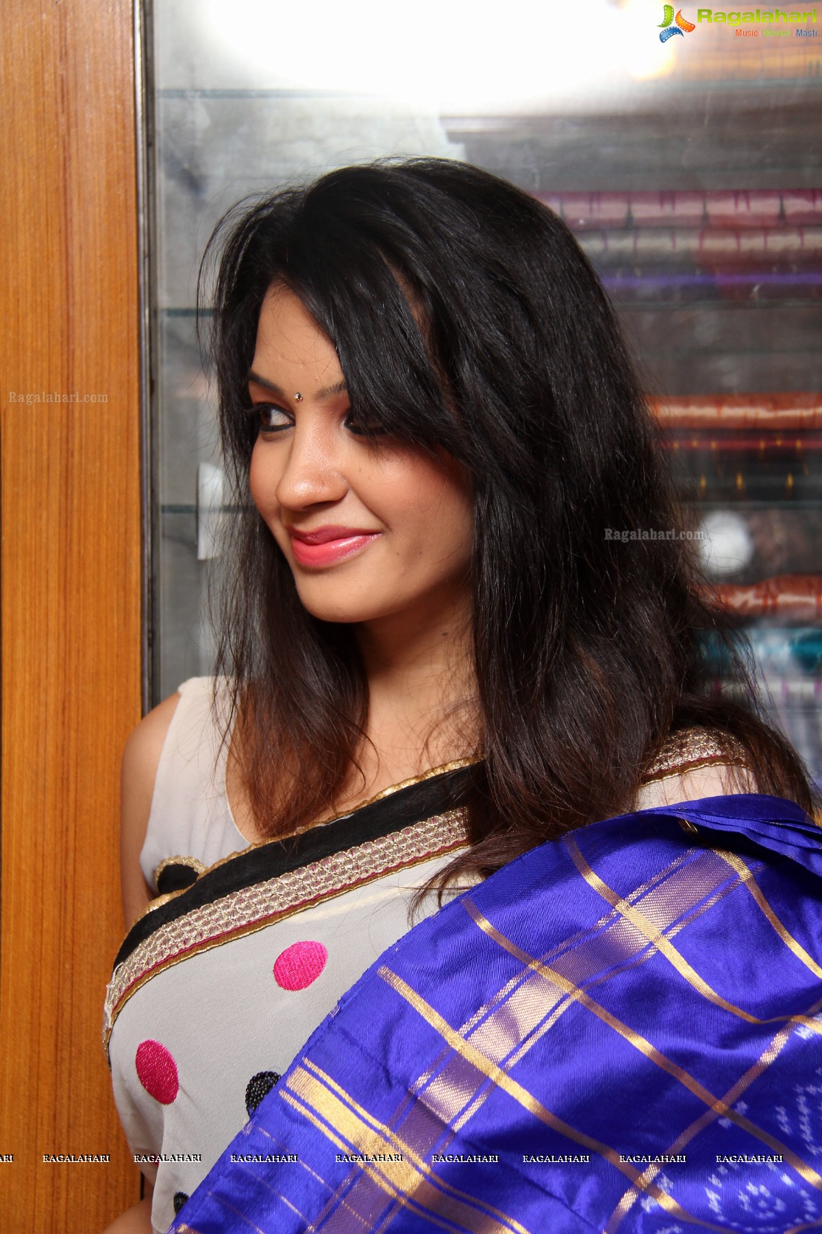 Diksha Panth inaugurates Handloom Weavers Mela at Abids, Hyderabad