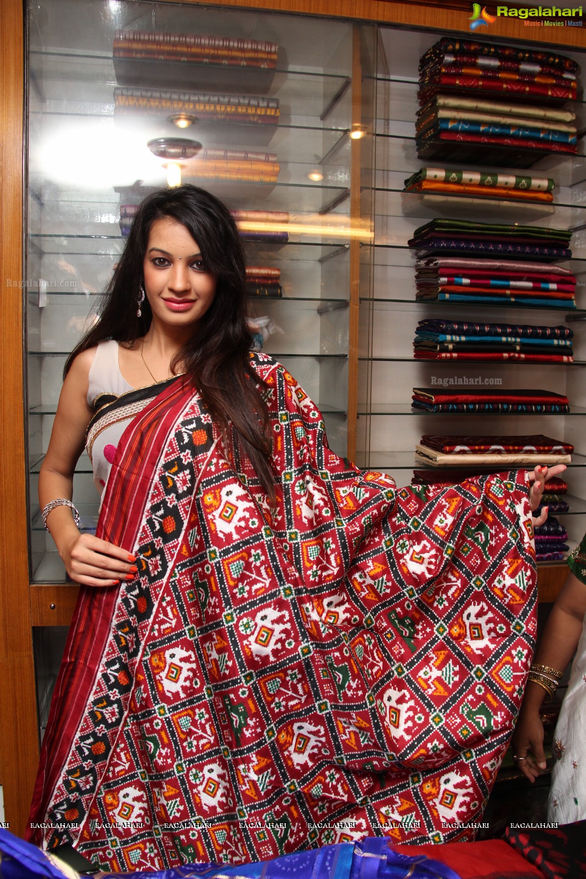 Diksha Panth inaugurates Handloom Weavers Mela at Abids, Hyderabad