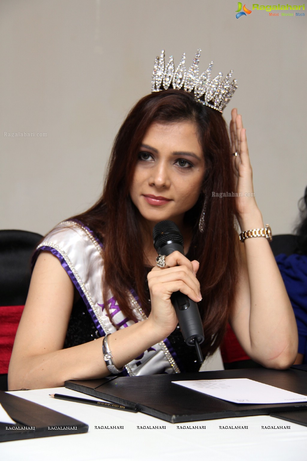 Mrs. India International 2013 Amita Piyush Motwani Press Meet