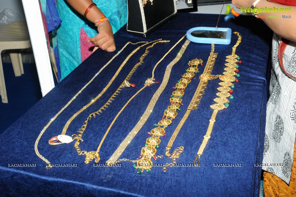 Gehana Vasisth inaugurates Parinaya Wedding Fair at Sri Satyasai Nigamagamam