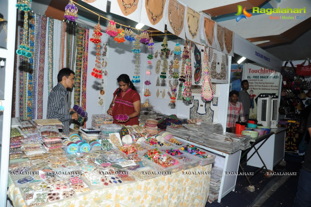 Gehana Vasisth inaugurates Parinaya Wedding Fair at Sri Satyasai Nigamagamam