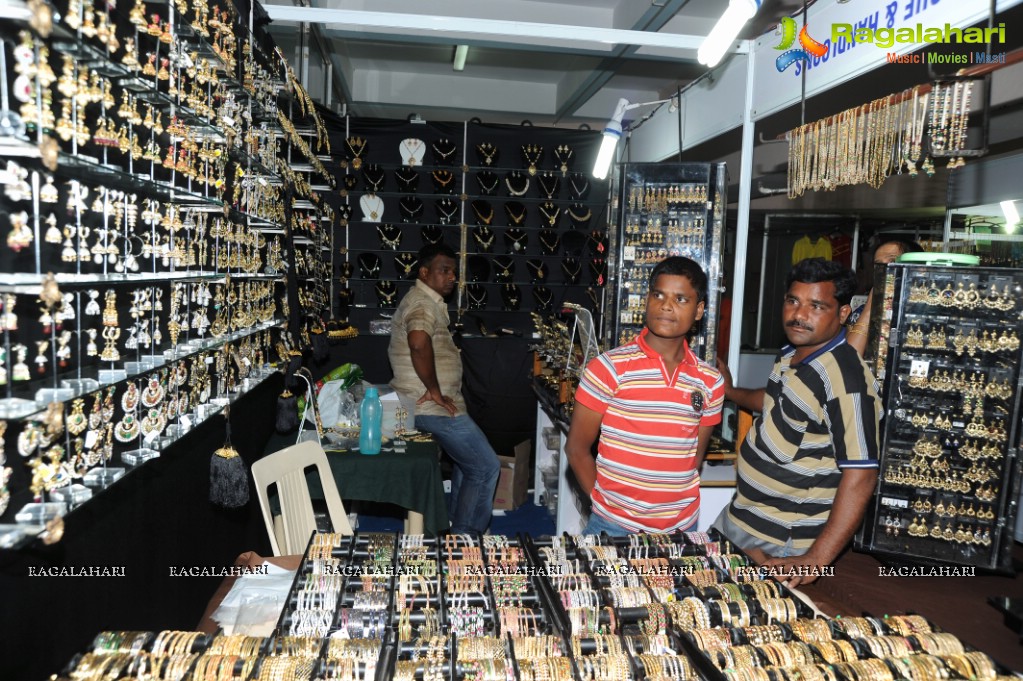 Gehana Vasisth inaugurates Parinaya Wedding Fair at Sri Satyasai Nigamagamam