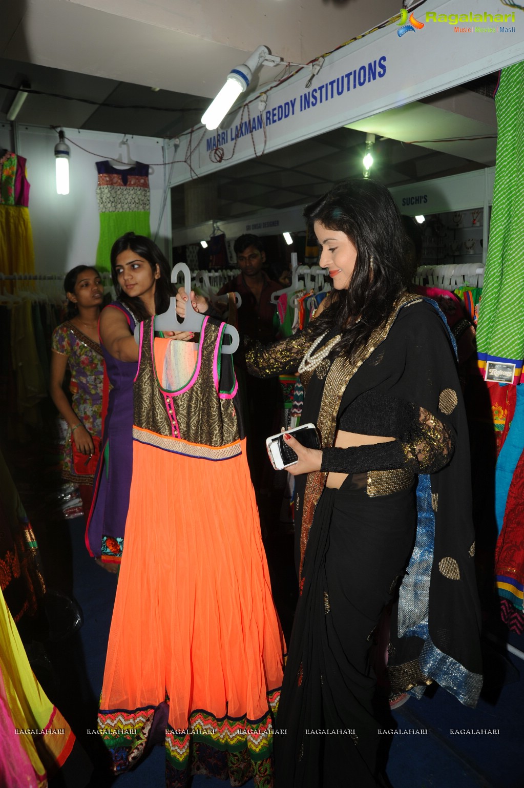 Gehana Vasisth inaugurates Parinaya Wedding Fair at Sri Satyasai Nigamagamam