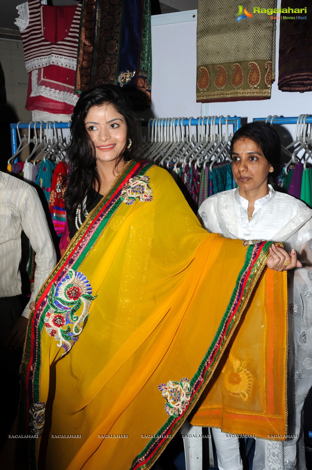 Gehana Vasisth inaugurates Parinaya Wedding Fair at Sri Satyasai Nigamagamam