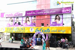 Pranitha launches Naturals at Barkatpura