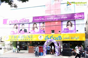 Pranitha launches Naturals at Barkatpura