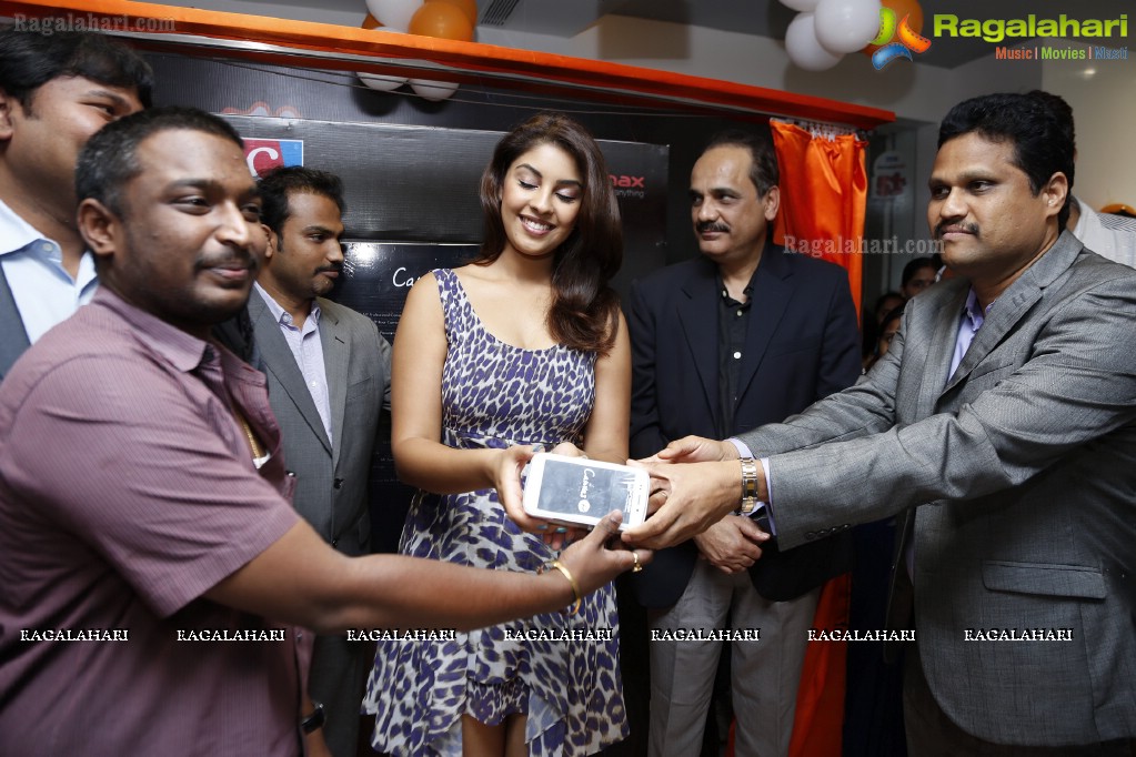 Richa Gangopadhyay launches Micromax Canvas HD 4 at Big C, Hyderabad