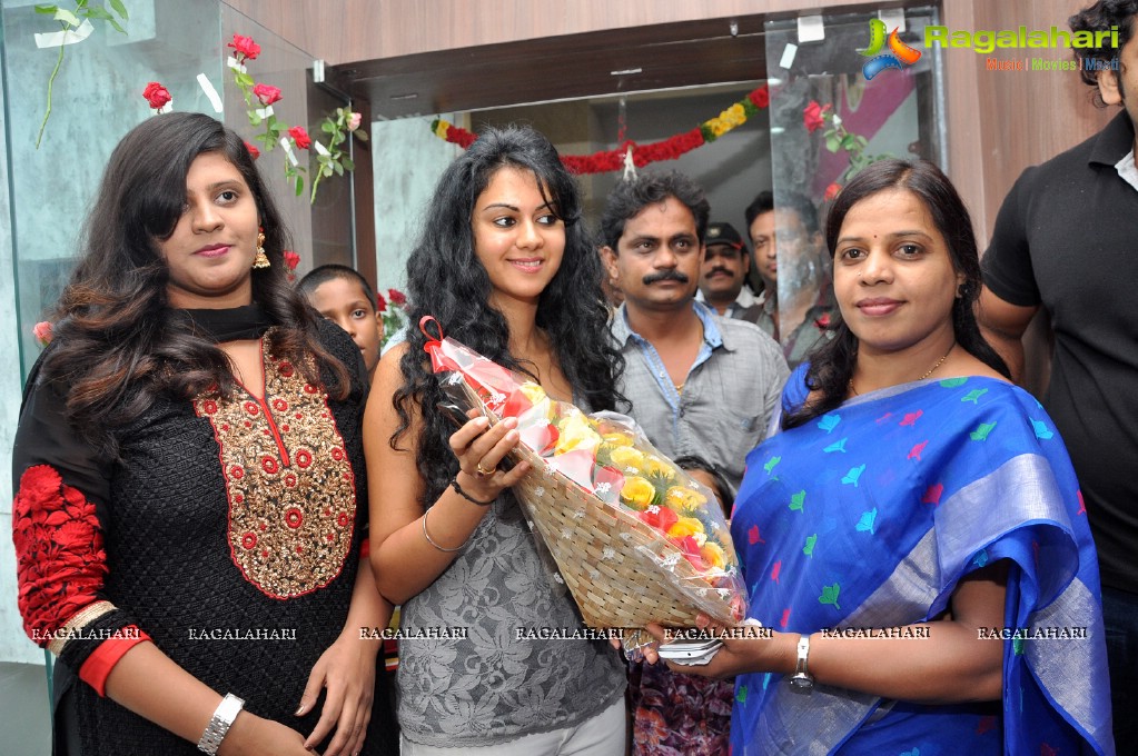 Kamana Jethmalani inaugurates Shades Family Beauty Shop at Ameerpet, Hyderabad