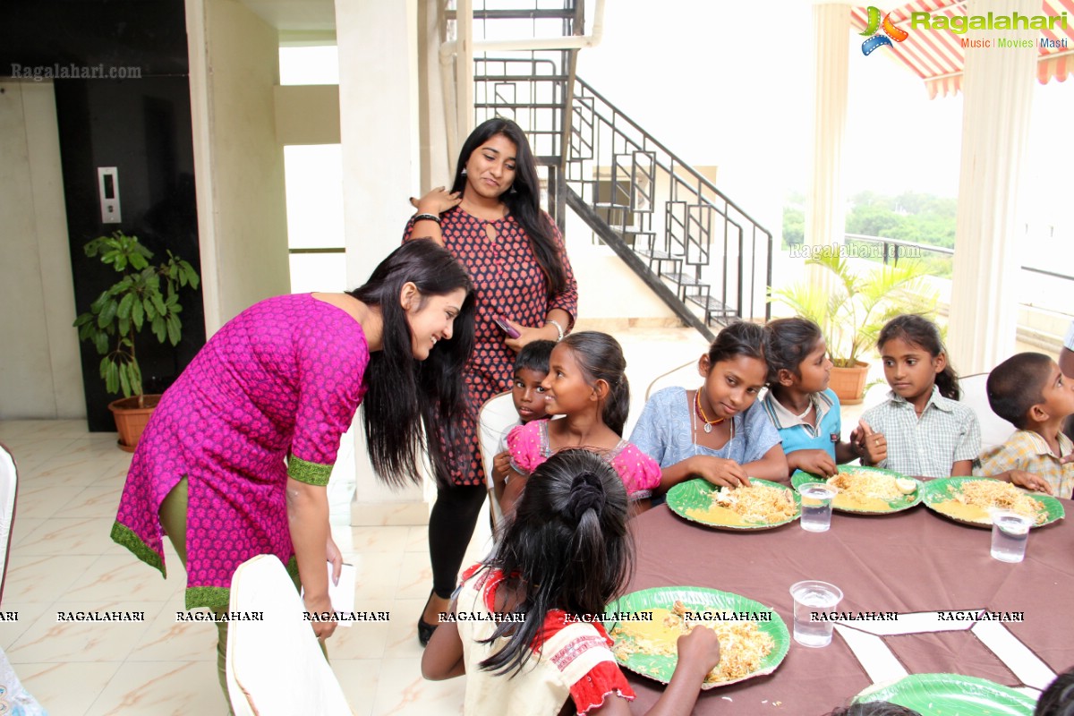 Tashu Kaushik at Helping Hands Humanity Event