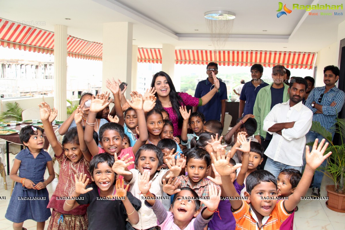 Tashu Kaushik at Helping Hands Humanity Event