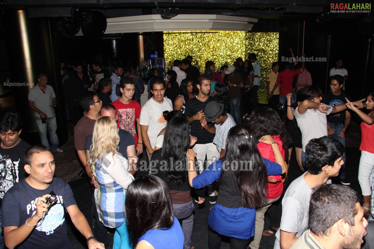 Poonam Pandey parties at Kismet Pub, Hyderabad