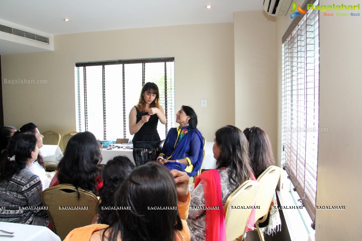 Expert Ash Kaur's Live Session on Make Up & Grooming