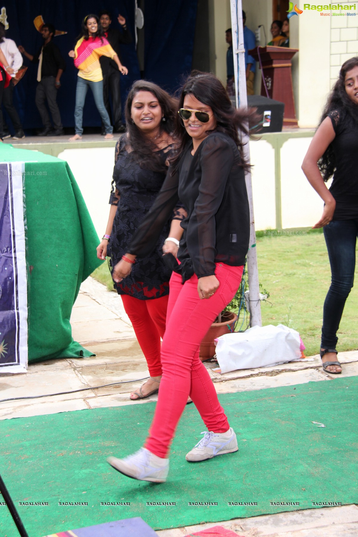 Bhavan's Vivekananda College Freshers Party 2014