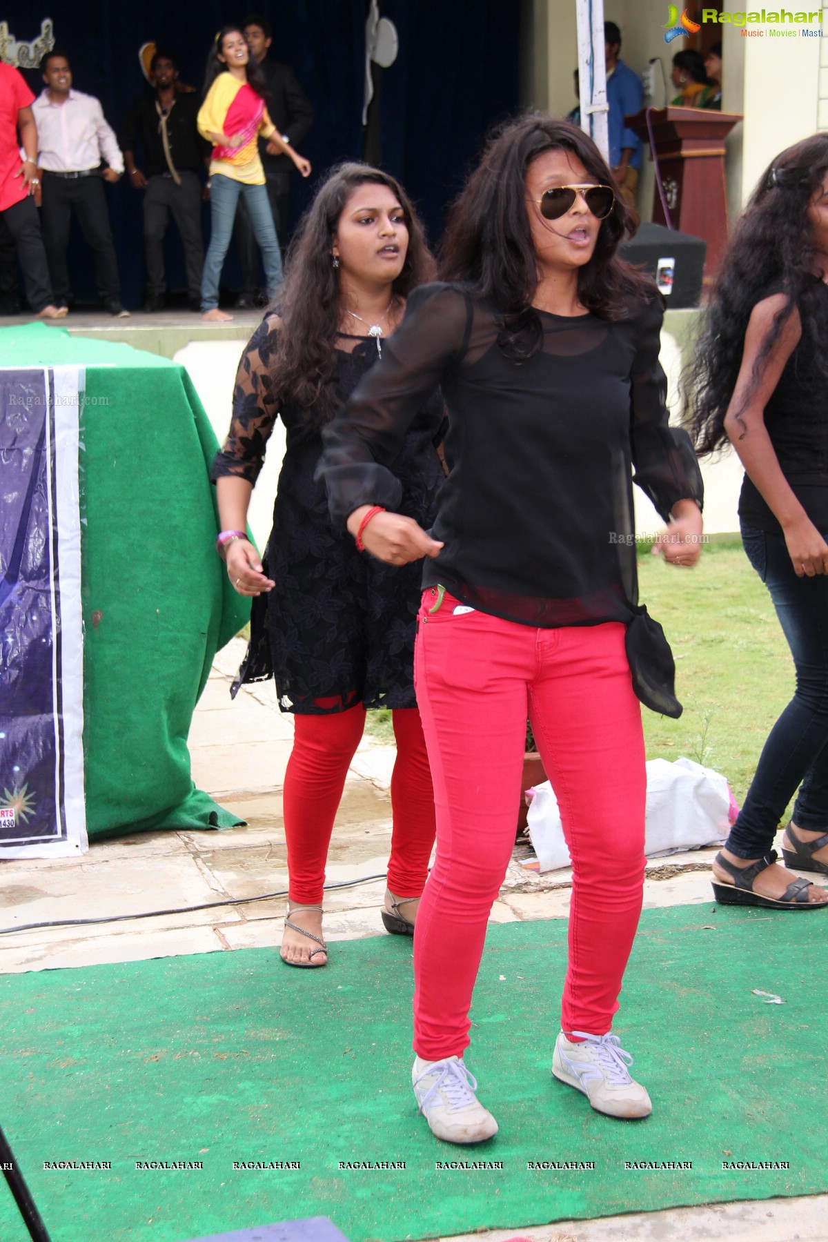 Bhavan's Vivekananda College Freshers Party 2014