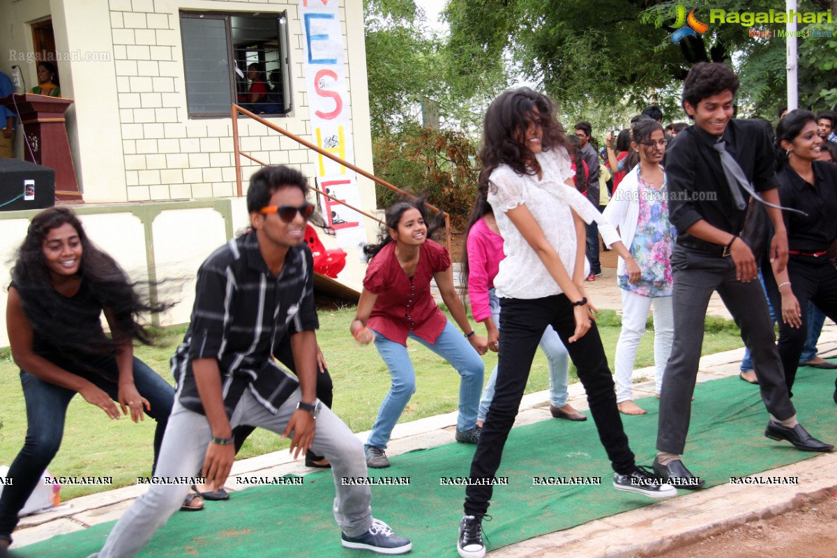 Bhavan's Vivekananda College Freshers Party 2014