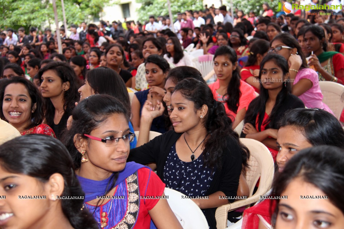 Bhavan's Vivekananda College Freshers Party 2014