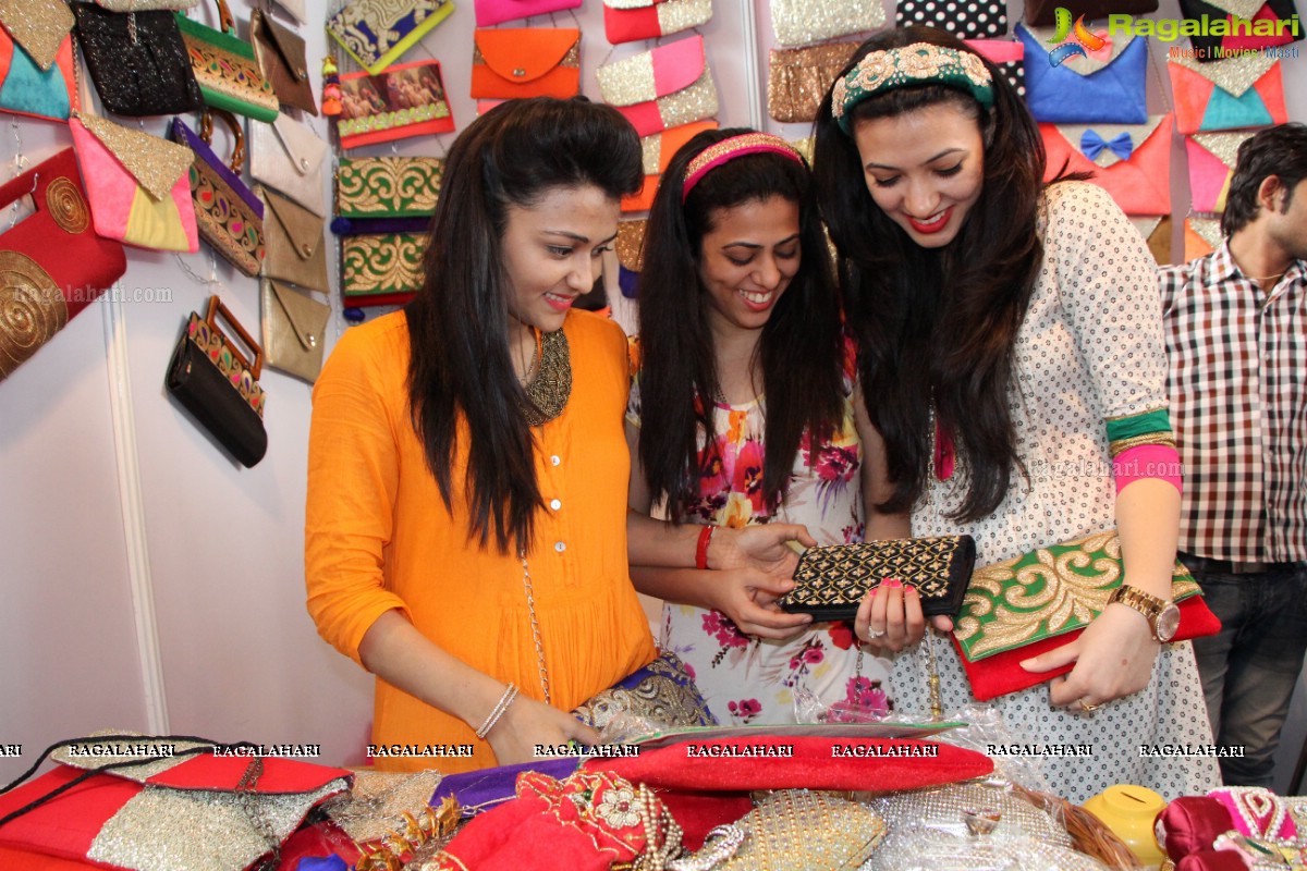 Pinky Reddy inaugurates Deep Mela 2014 - Deepshikha Mahila Club Annual Fund Raising Exhibition