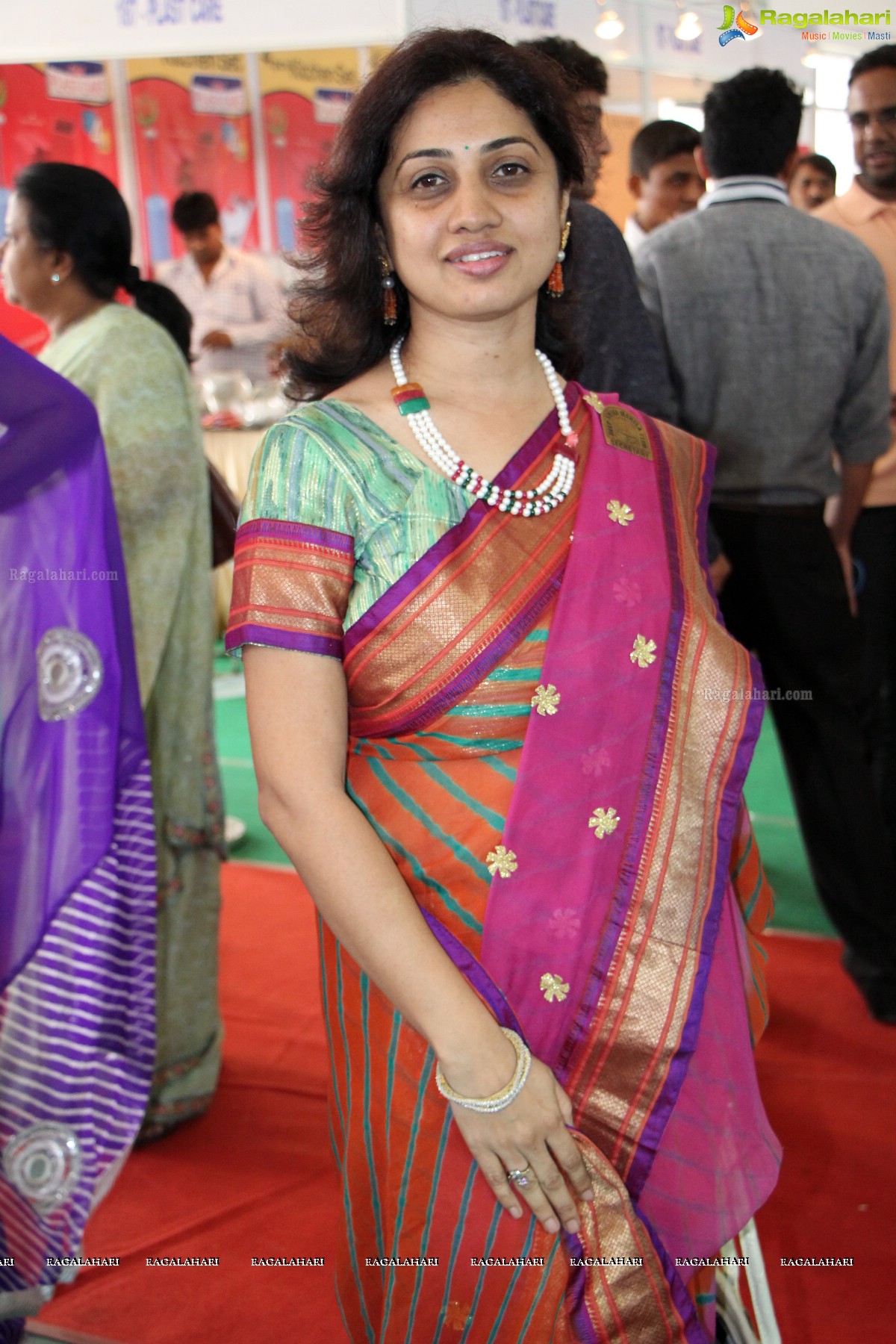 Pinky Reddy inaugurates Deep Mela 2014 - Deepshikha Mahila Club Annual Fund Raising Exhibition