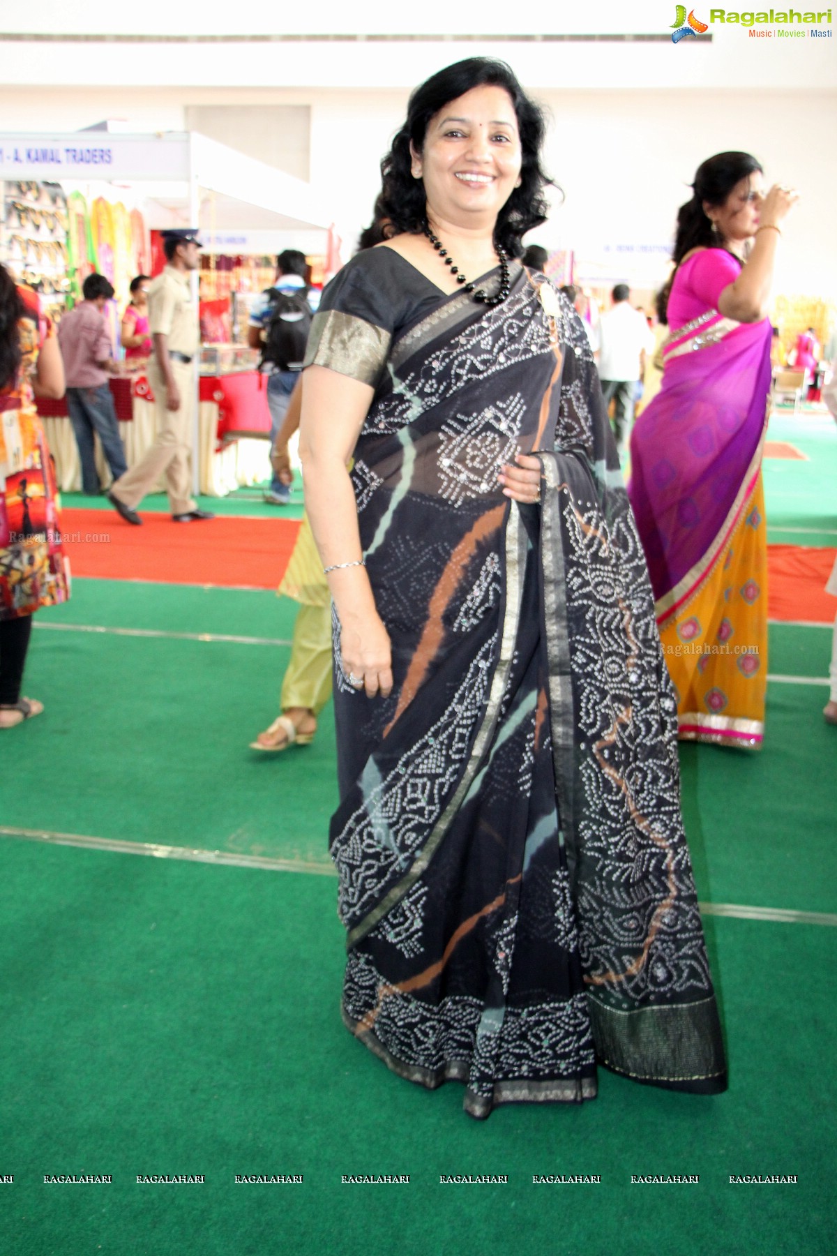 Pinky Reddy inaugurates Deep Mela 2014 - Deepshikha Mahila Club Annual Fund Raising Exhibition