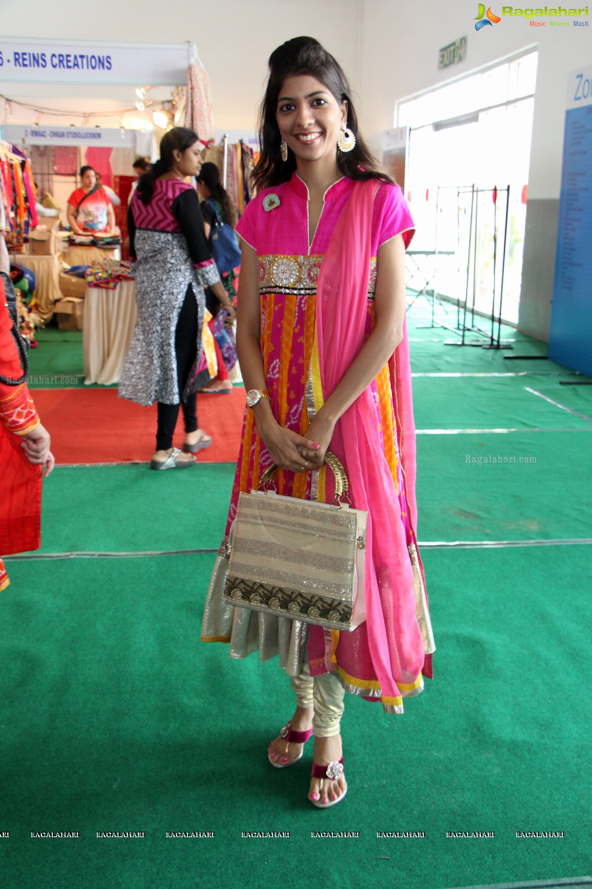 Pinky Reddy inaugurates Deep Mela 2014 - Deepshikha Mahila Club Annual Fund Raising Exhibition