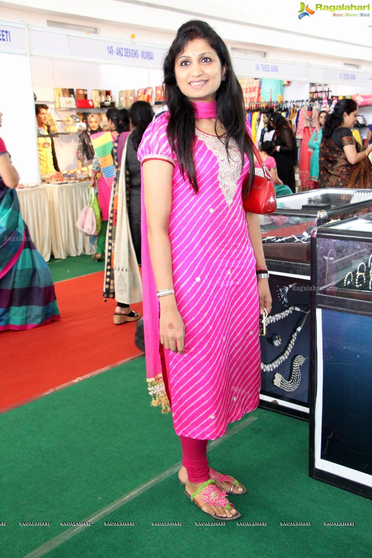 Pinky Reddy inaugurates Deep Mela 2014 - Deepshikha Mahila Club Annual Fund Raising Exhibition