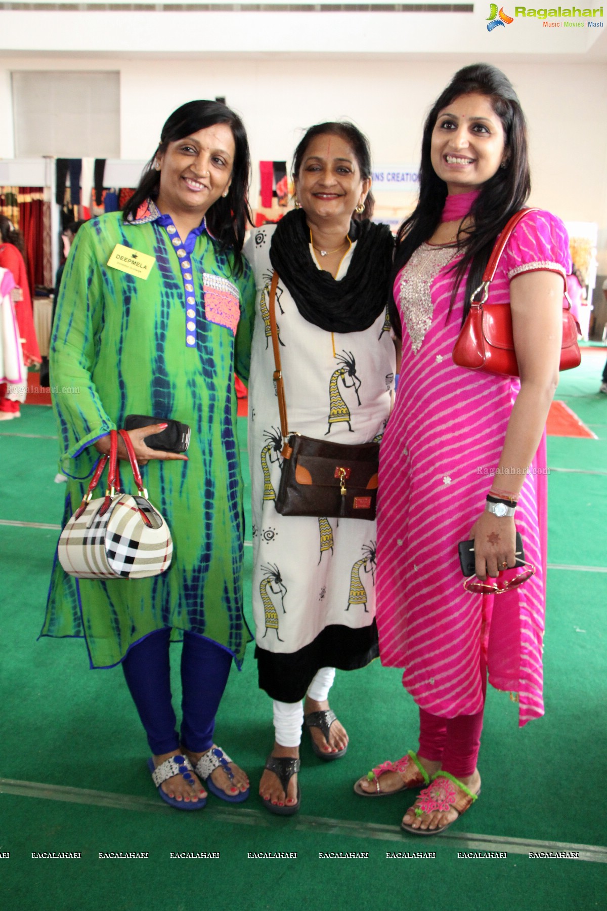 Pinky Reddy inaugurates Deep Mela 2014 - Deepshikha Mahila Club Annual Fund Raising Exhibition