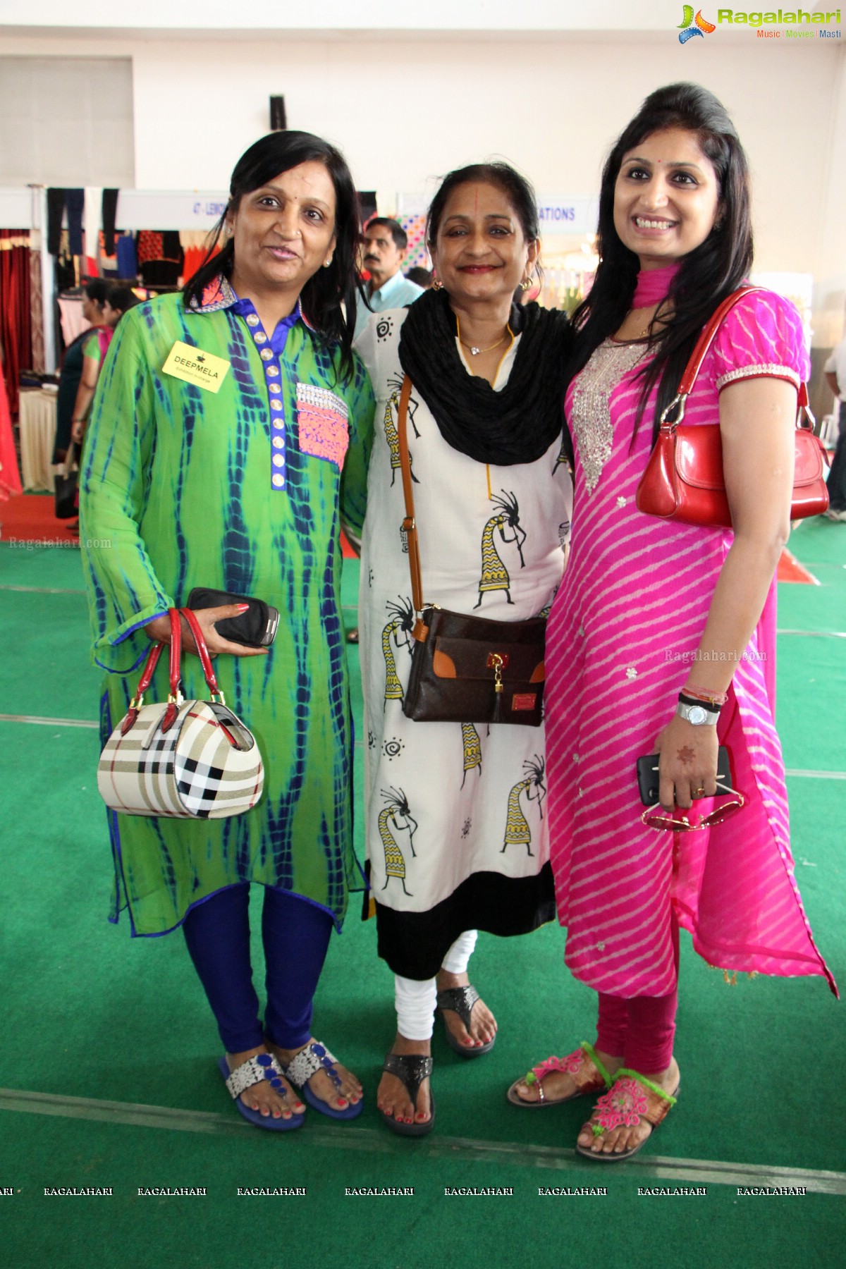 Pinky Reddy inaugurates Deep Mela 2014 - Deepshikha Mahila Club Annual Fund Raising Exhibition