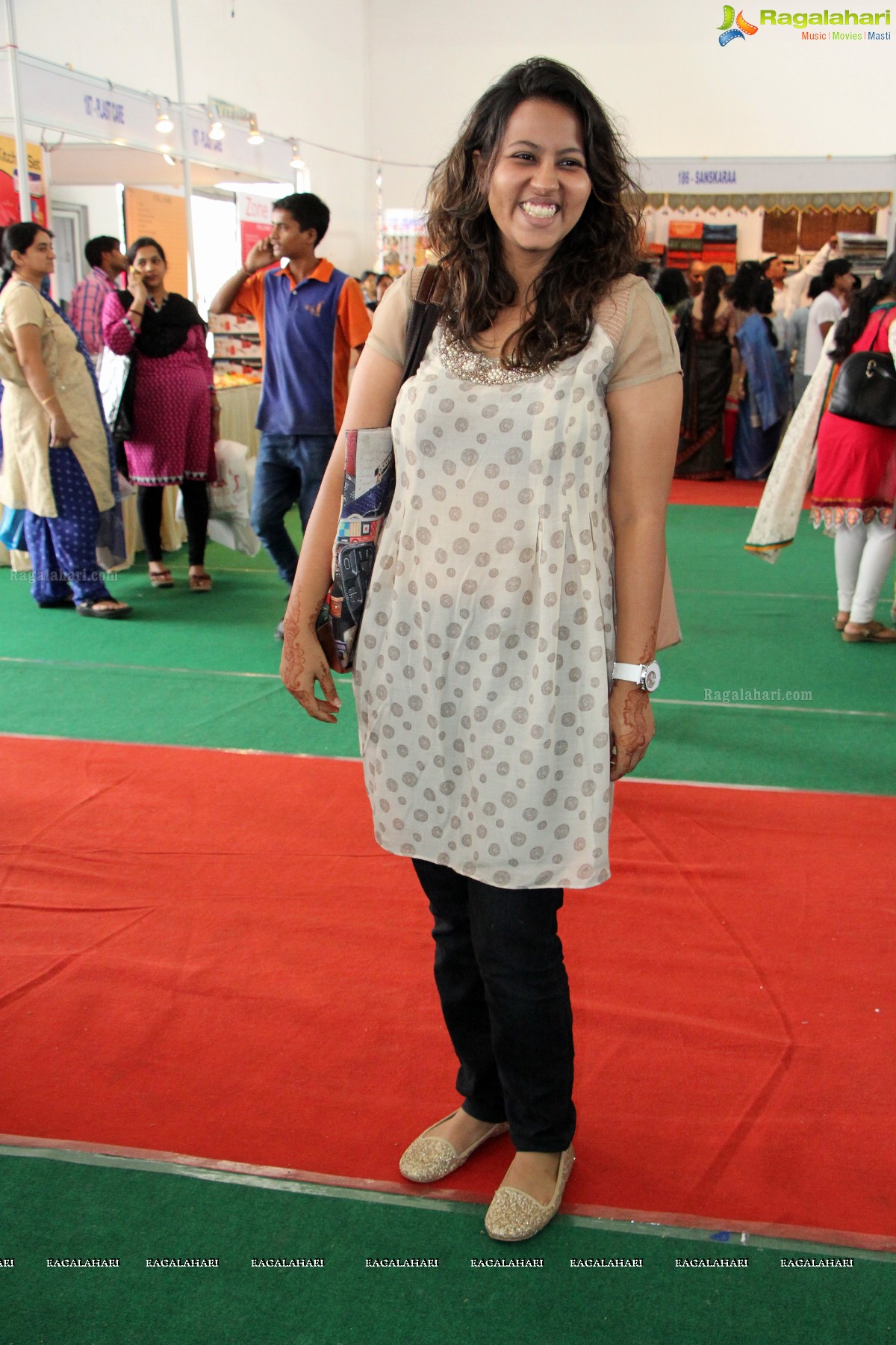 Pinky Reddy inaugurates Deep Mela 2014 - Deepshikha Mahila Club Annual Fund Raising Exhibition