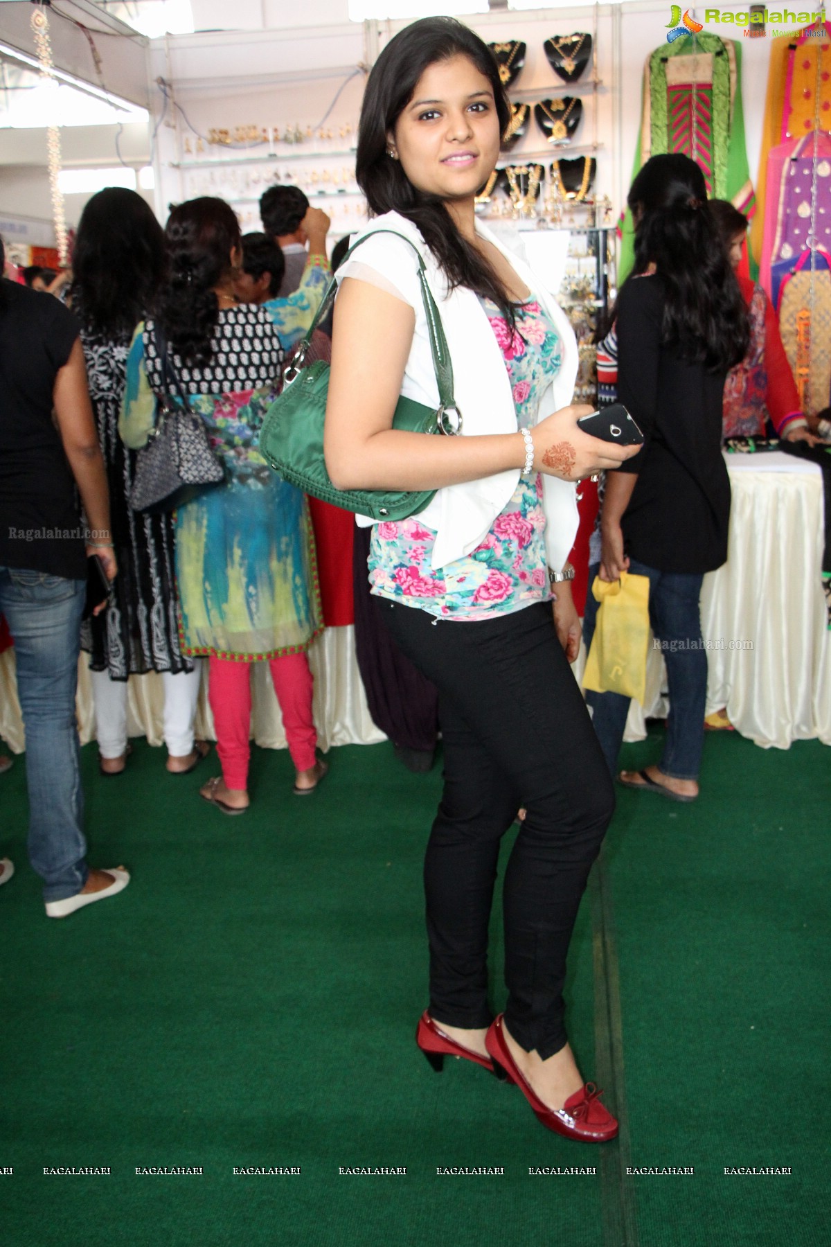 Pinky Reddy inaugurates Deep Mela 2014 - Deepshikha Mahila Club Annual Fund Raising Exhibition